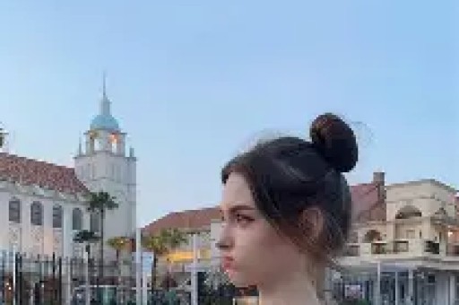 最近小红书突然成热门原因是几十万美国人涌入中美网民对帐本是中美民间交流的幸事却被一些歪嘴和尚念成了张维为的辩护词可笑。